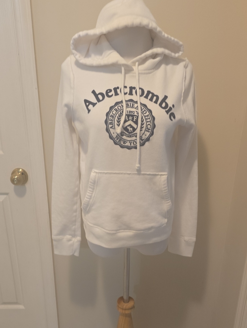 Abercrombie & Fitch Women Sweater Subcategory Identification
